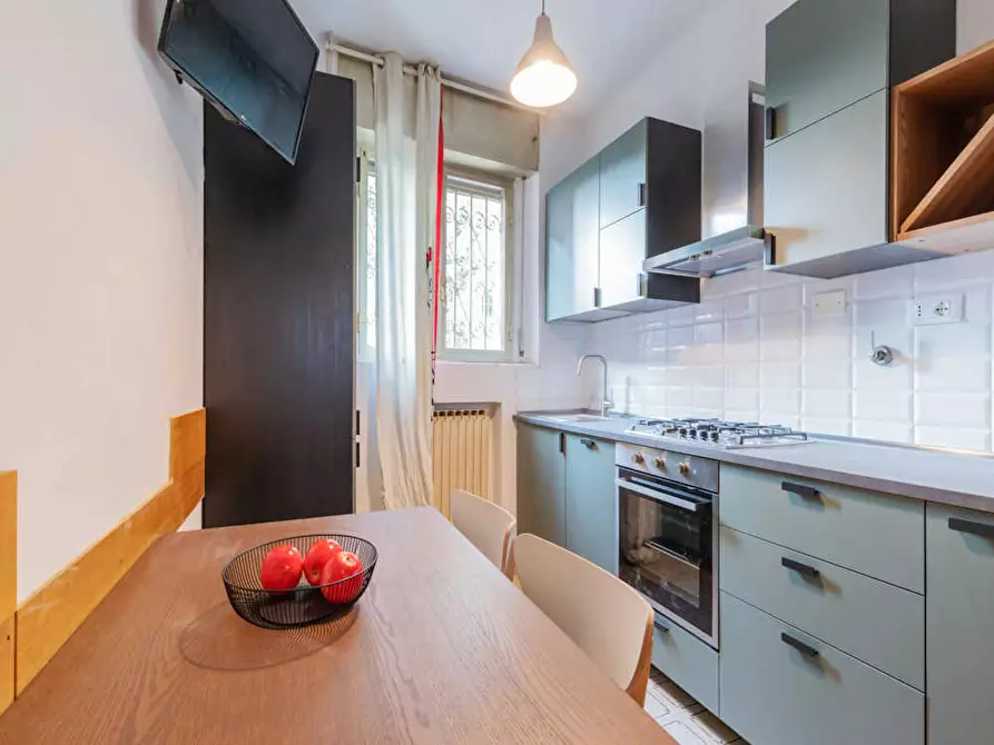 Immagine 10 di Camera in affitto  in Via San Donato a Bologna