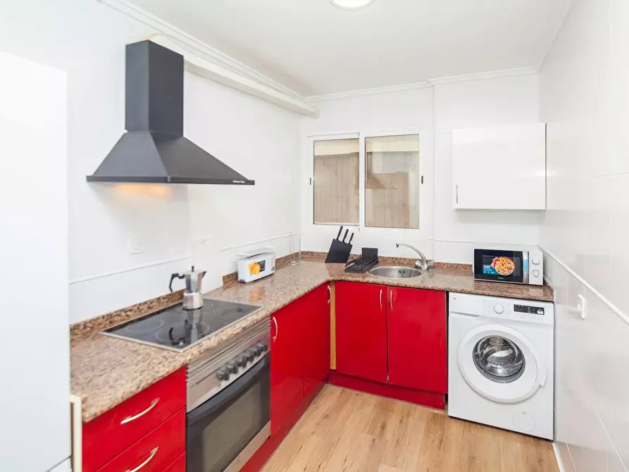 Immagine 9 di Camera in affitto  in Carrer de les Illes Canàries a Valencia