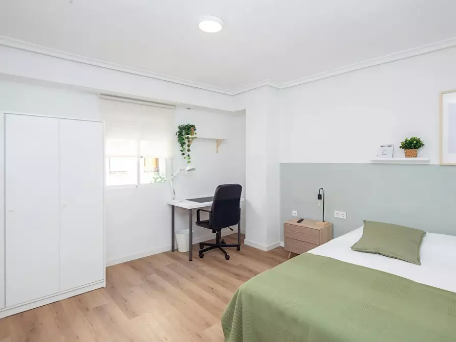 Immagine 1 di Camera in affitto  in Carrer de les Illes Canàries a Valencia