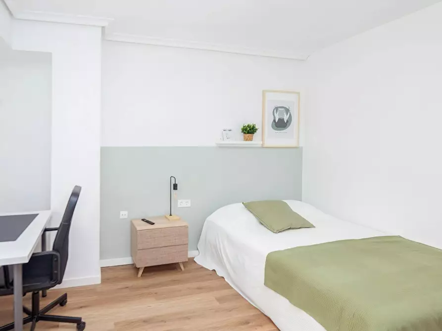 Immagine 3 di Camera in affitto  in Carrer de les Illes Canàries a Valencia