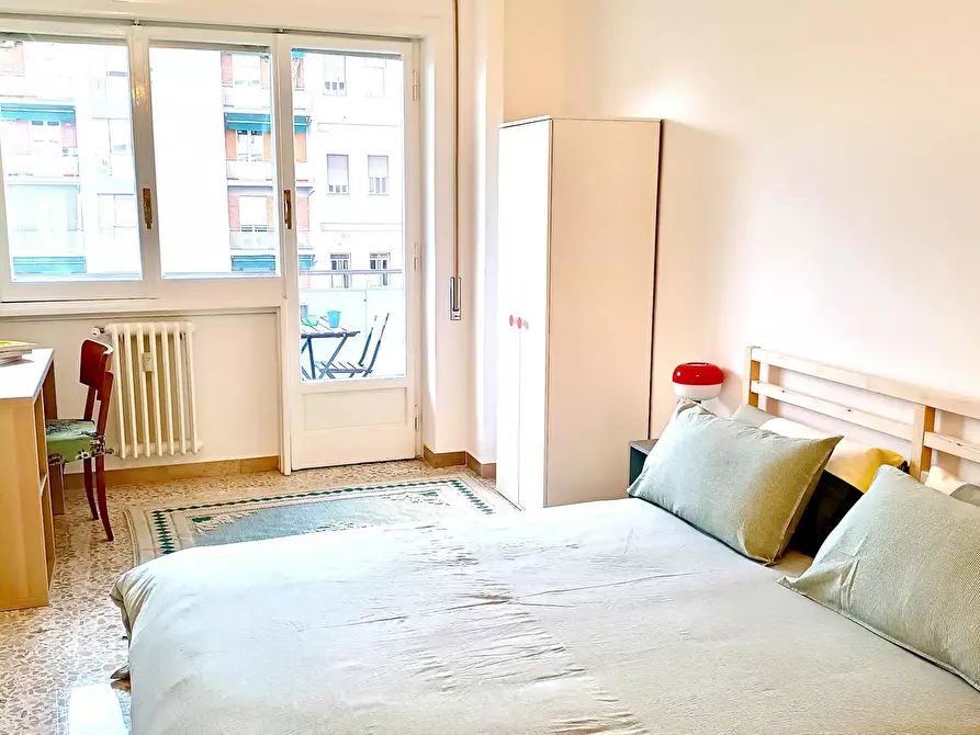 Immagine 2 di Camera in affitto  in Via Antonino Lo Surdo a Roma