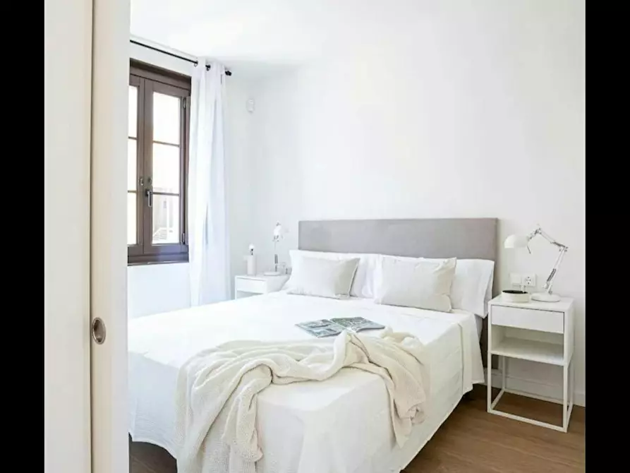 Immagine 2 di Appartamento in affitto  in Carrer de Sant Bertran a Barcelona