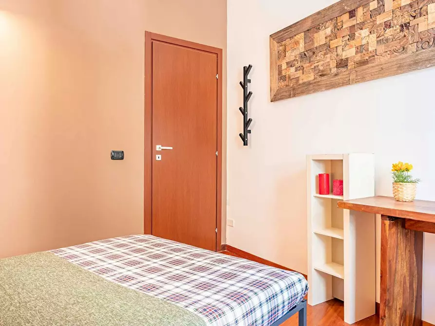 Immagine 5 di Camera in affitto  in Via Santa Rita da Cascia a Milano