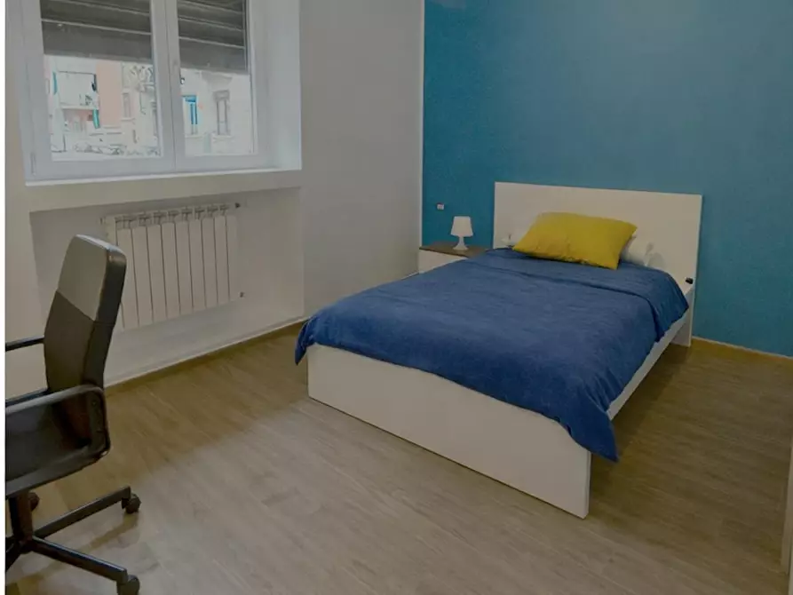 Immagine 1 di Camera in affitto  in Via Cesana a Torino