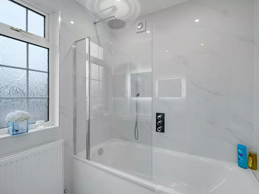 Immagine 4 di Casa indipendente in affitto  in Rosslyn Crescent a Brent