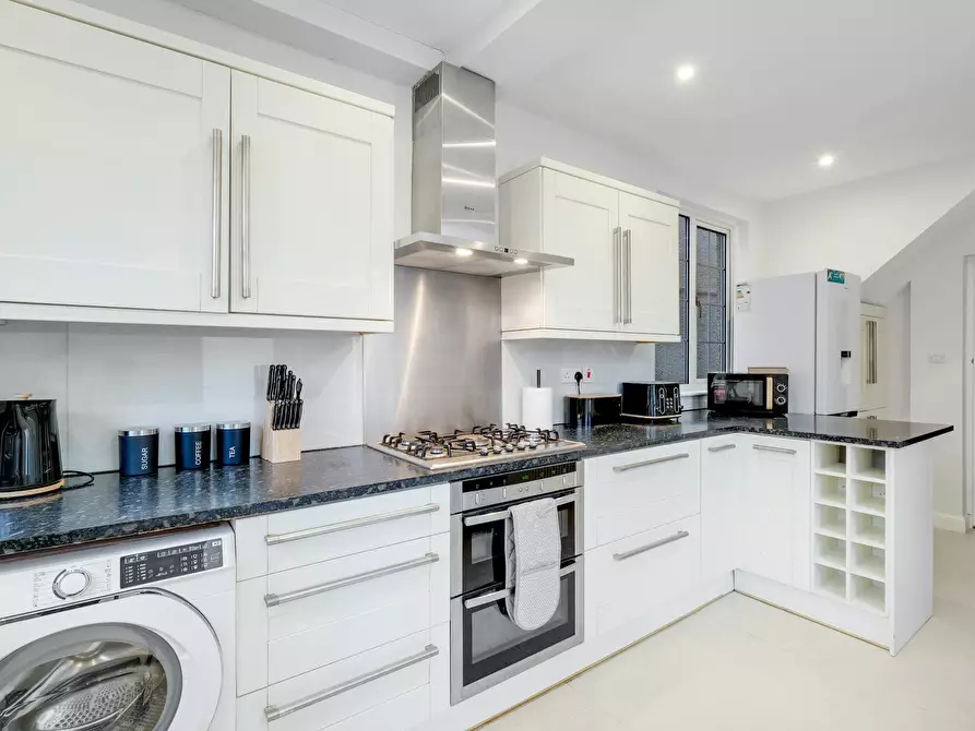 Immagine 8 di Casa indipendente in affitto  in Rosslyn Crescent a Brent
