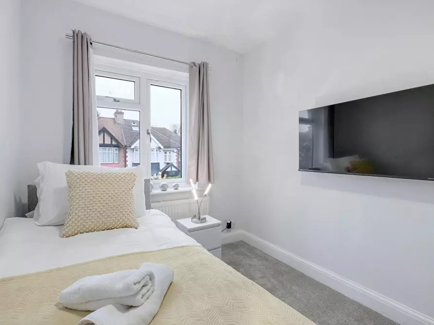 Immagine 5 di Casa indipendente in affitto  in Rosslyn Crescent a Brent