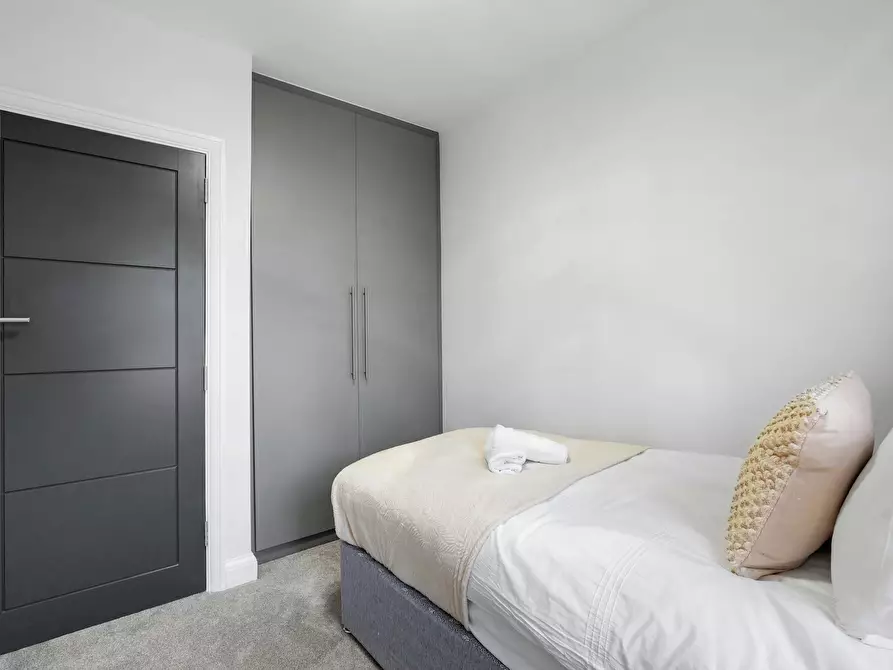 Immagine 6 di Casa indipendente in affitto  in Rosslyn Crescent a Brent