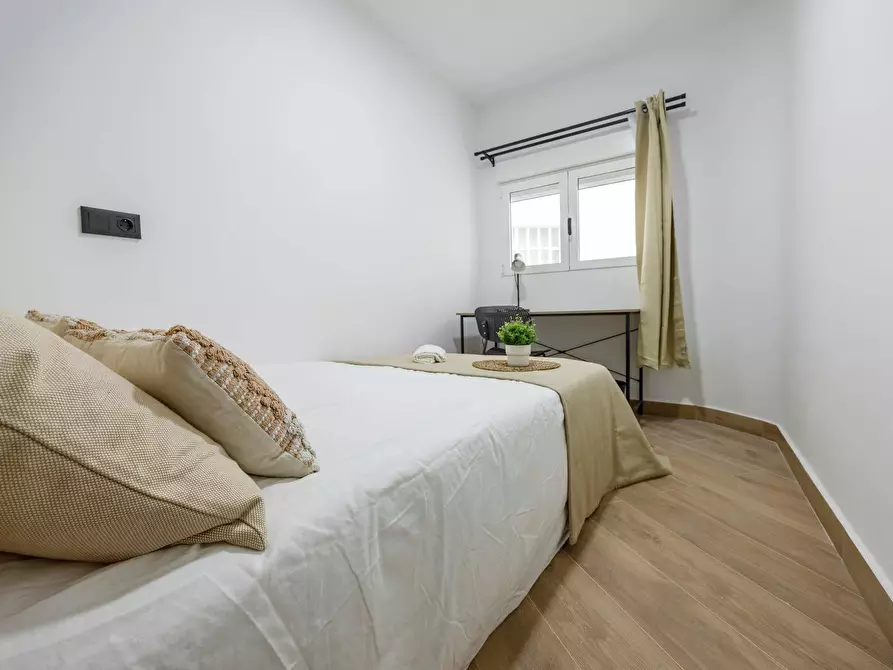 Immagine 1 di Camera in affitto  in Carrer de l'Arquitecte Arnau a Valencia