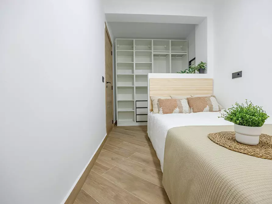 Immagine 3 di Camera in affitto  in Carrer de l'Arquitecte Arnau a Valencia