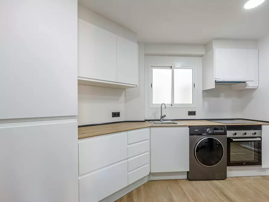 Immagine 7 di Camera in affitto  in Carrer de l'Arquitecte Arnau a Valencia