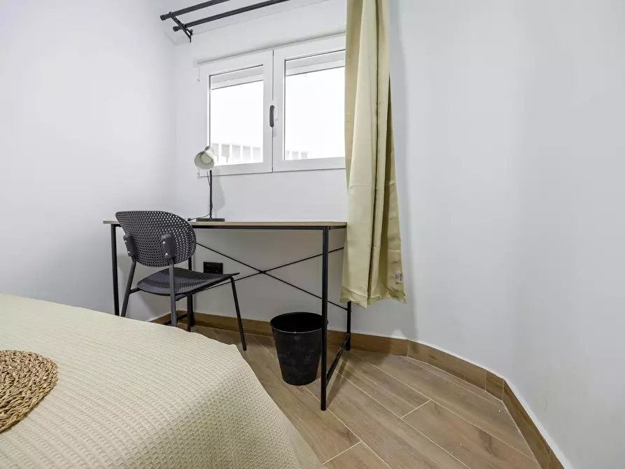 Immagine 6 di Camera in affitto  in Carrer de l'Arquitecte Arnau a Valencia