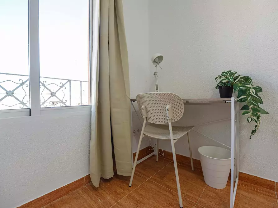 Immagine 6 di Camera in affitto  in Carrer del Baró de San Petrillo a Valencia