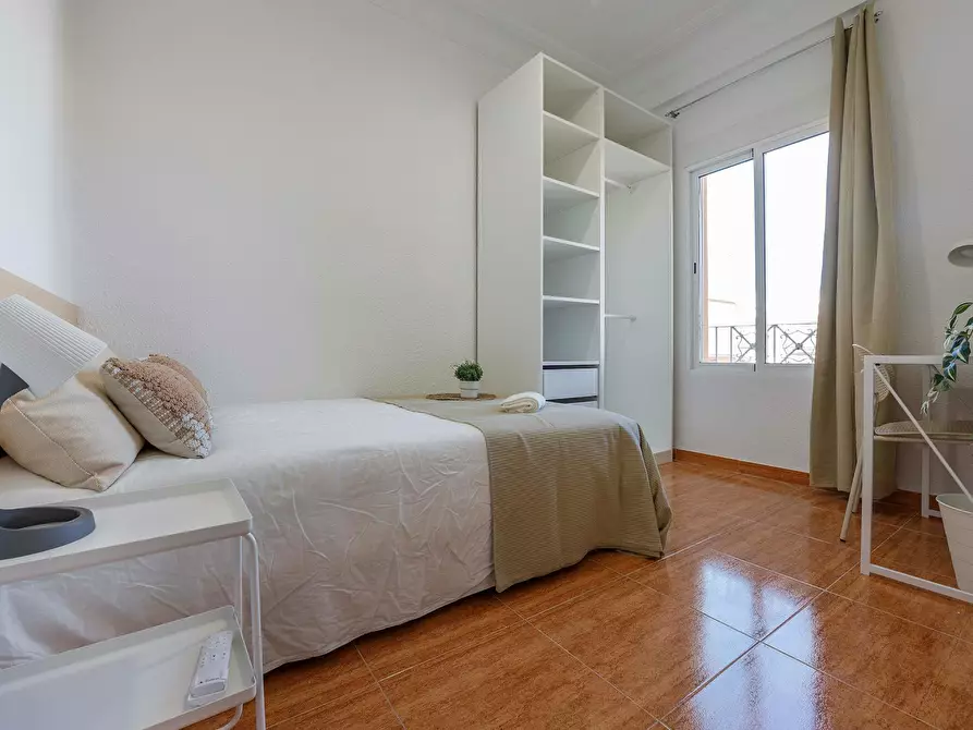 Immagine 1 di Camera in affitto  in Carrer del Baró de San Petrillo a Valencia