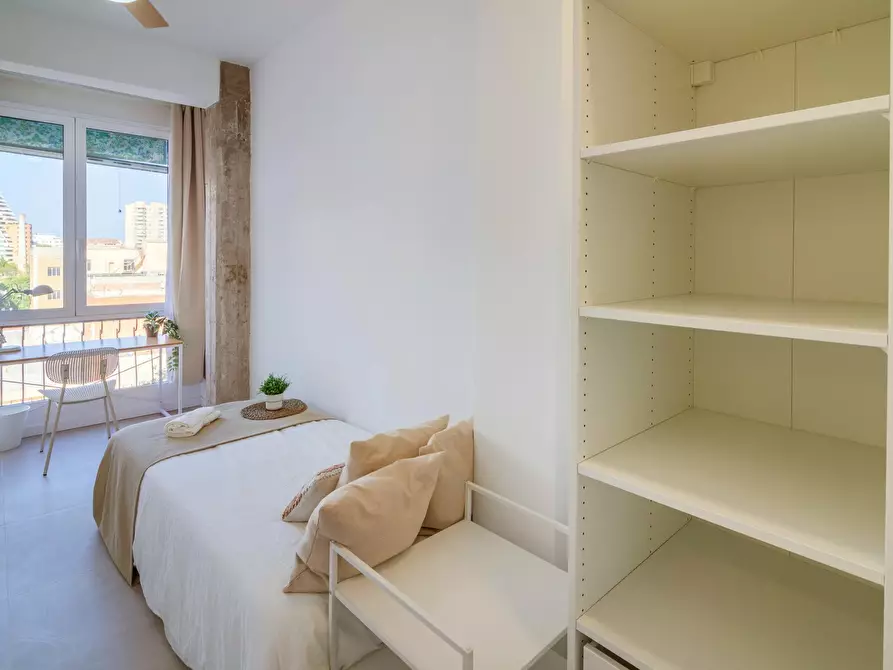 Immagine 2 di Camera in affitto  in Carrer de l'Escultor Josep Capuz a Valencia