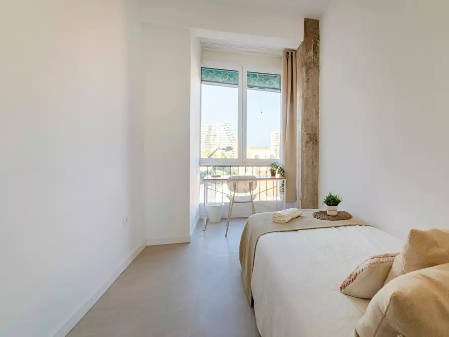 Immagine 1 di Camera in affitto  in Carrer de l'Escultor Josep Capuz a Valencia