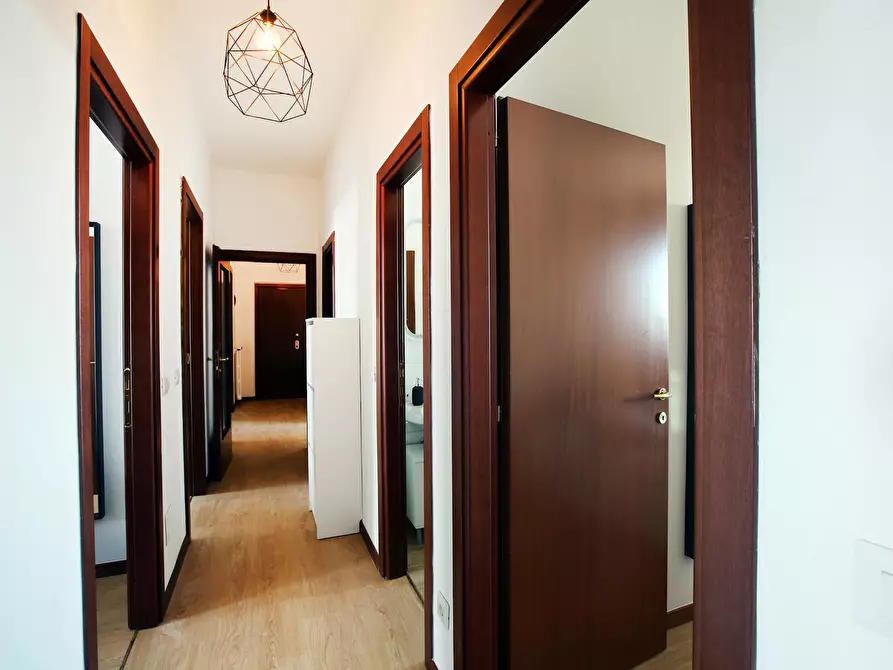 Immagine 10 di Camera in affitto  in Via Benjamin Constant a Milano