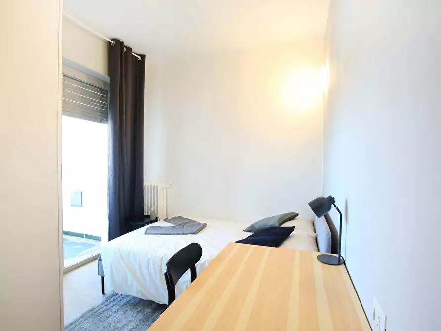 Immagine 1 di Camera in affitto  in Via Benjamin Constant a Milano