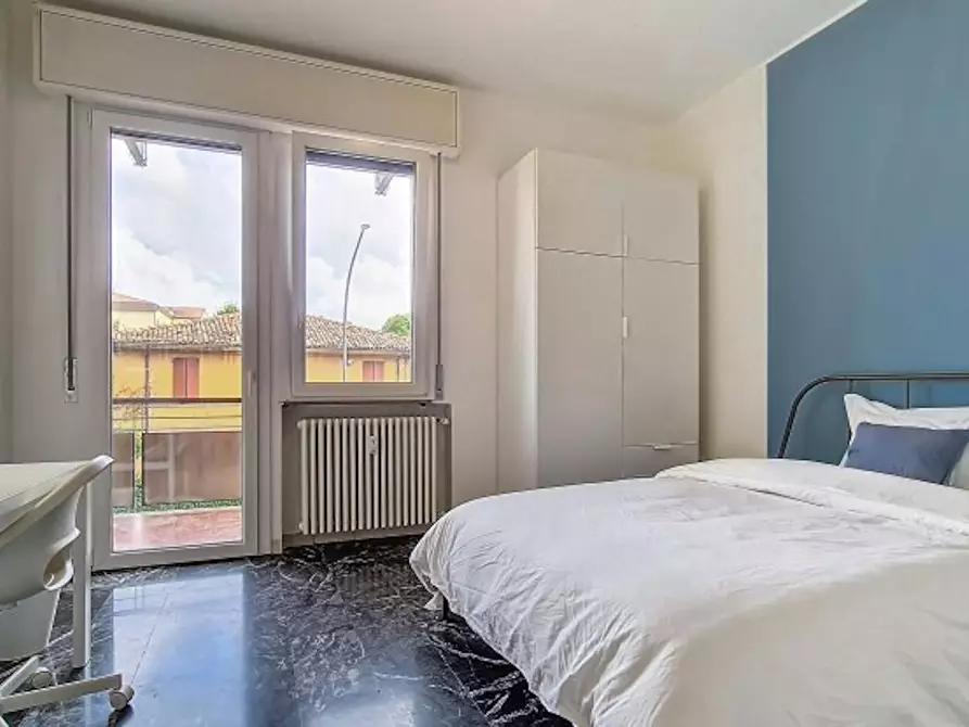 Immagine 1 di Camera in affitto  in Viale Roma a Forli'
