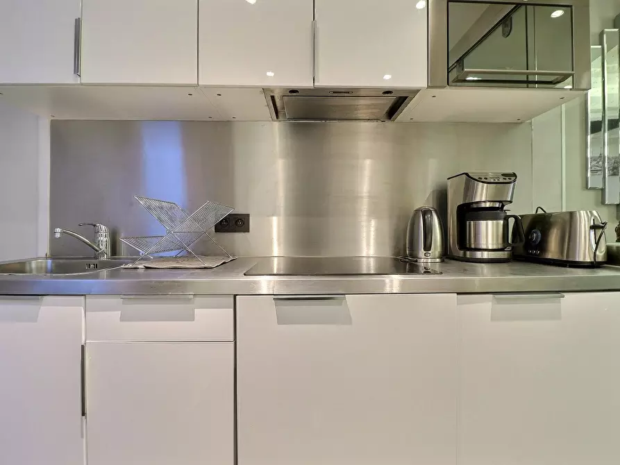 Immagine 7 di Appartamento in affitto  in Rue Saint-Honoré a Paris