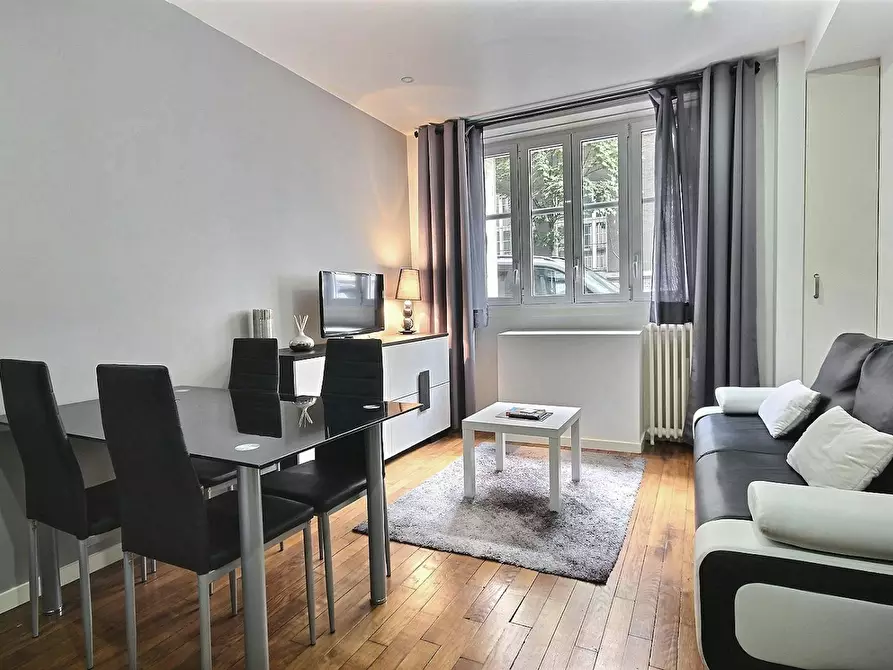 Immagine 1 di Appartamento in affitto  in Rue de l'Assomption a Paris 16