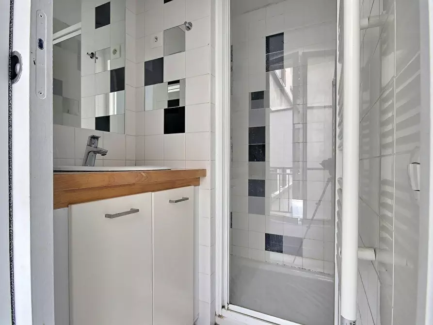 Immagine 9 di Appartamento in affitto  in Rue Keller a Paris
