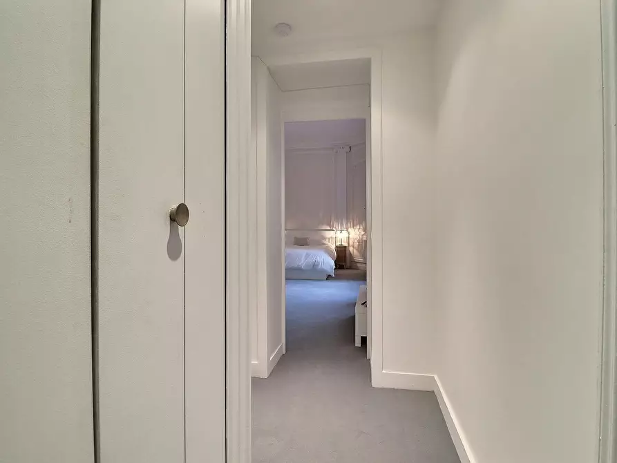Immagine 3 di Appartamento in affitto  in Rue de Monceau a Paris 08