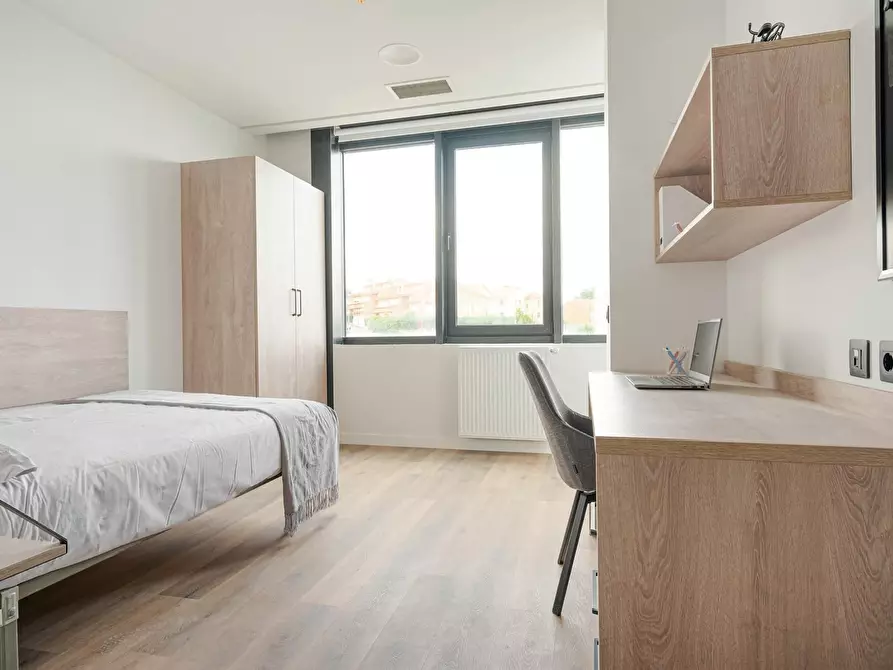 Immagine 2 di Camera in affitto  in Plaza Occidente a Campiello (La Manjoya)