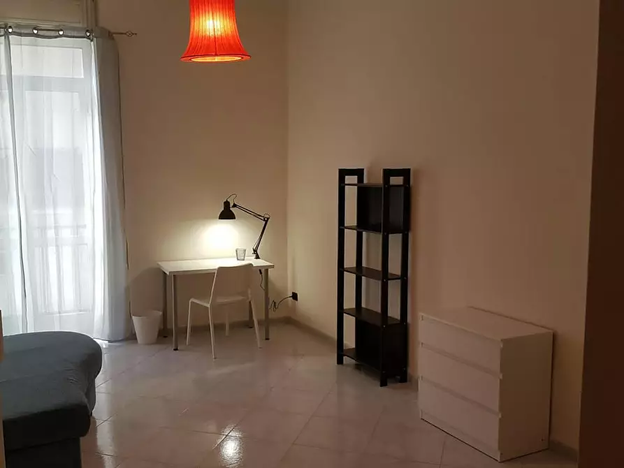 Immagine 2 di Camera in affitto  in Via Antonietta de Pace a Napoli