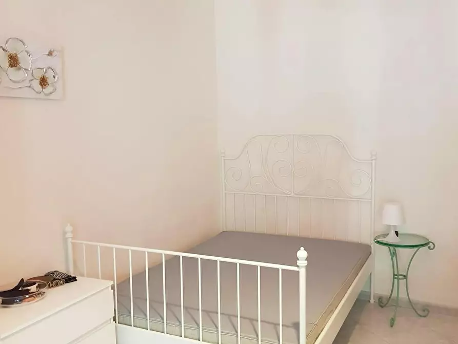 Immagine 1 di Camera in affitto  in Via Antonietta de Pace a Napoli