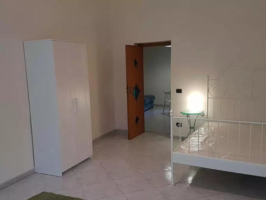 Immagine 1 di Camera in affitto  in Via Antonietta de Pace a Napoli