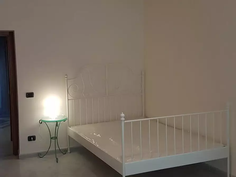 Immagine 3 di Camera in affitto  in Via Antonietta de Pace a Napoli