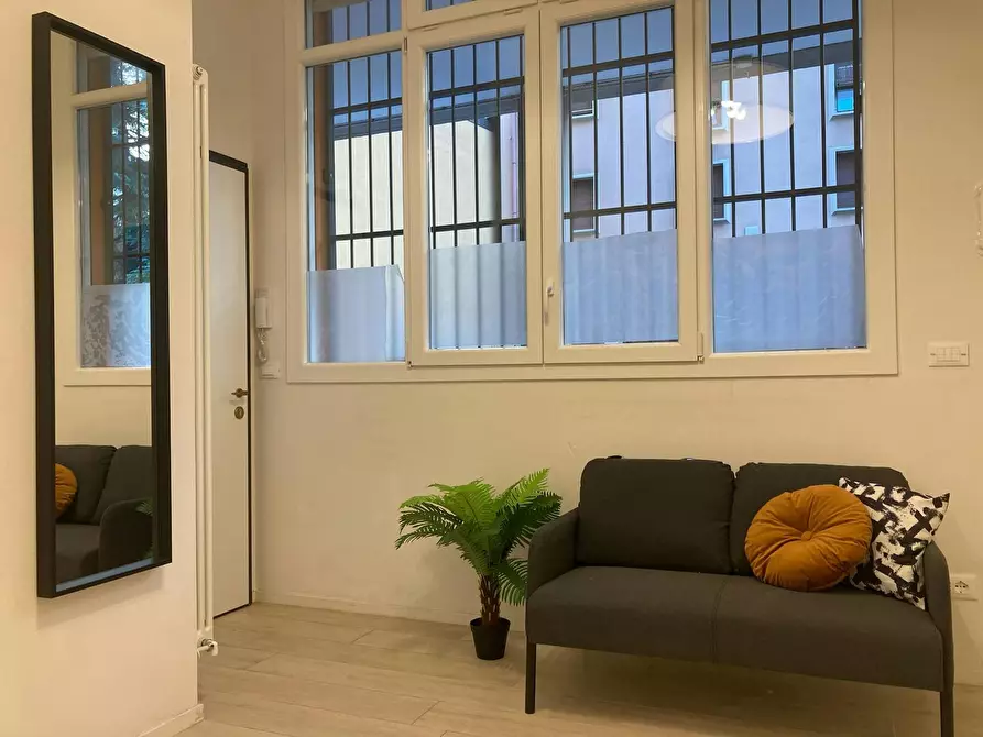 Immagine 10 di Camera in affitto  in Mura di Porta San Felice a Bologna