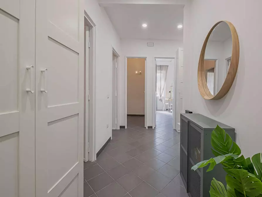 Immagine 9 di Camera in affitto  in Via Gualtiero Castellini a Roma