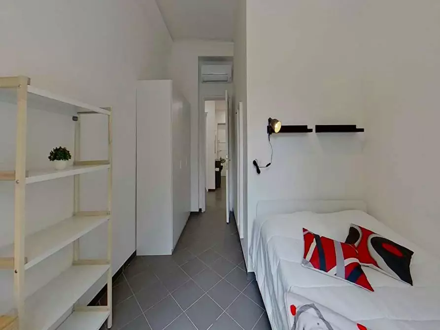 Immagine 2 di Camera in affitto  in Via Gualtiero Castellini a Roma