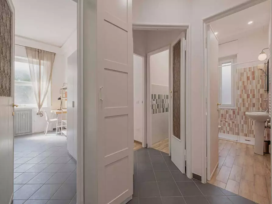 Immagine 10 di Camera in affitto  in Via Gualtiero Castellini a Roma