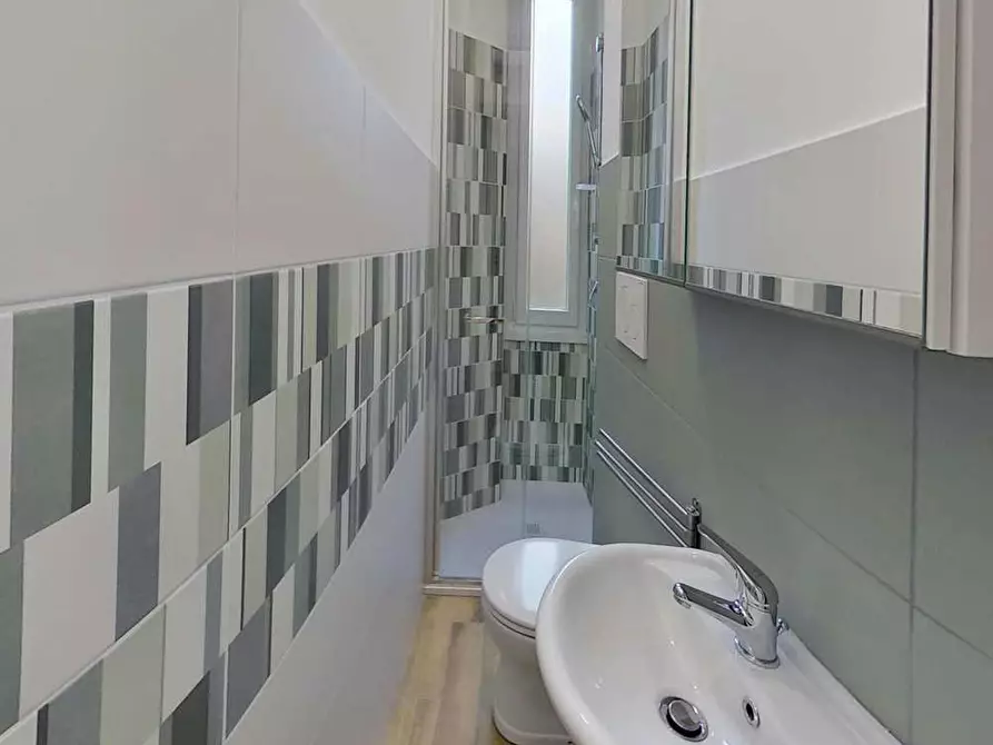 Immagine 10 di Camera in affitto  in Via Gualtiero Castellini a Roma