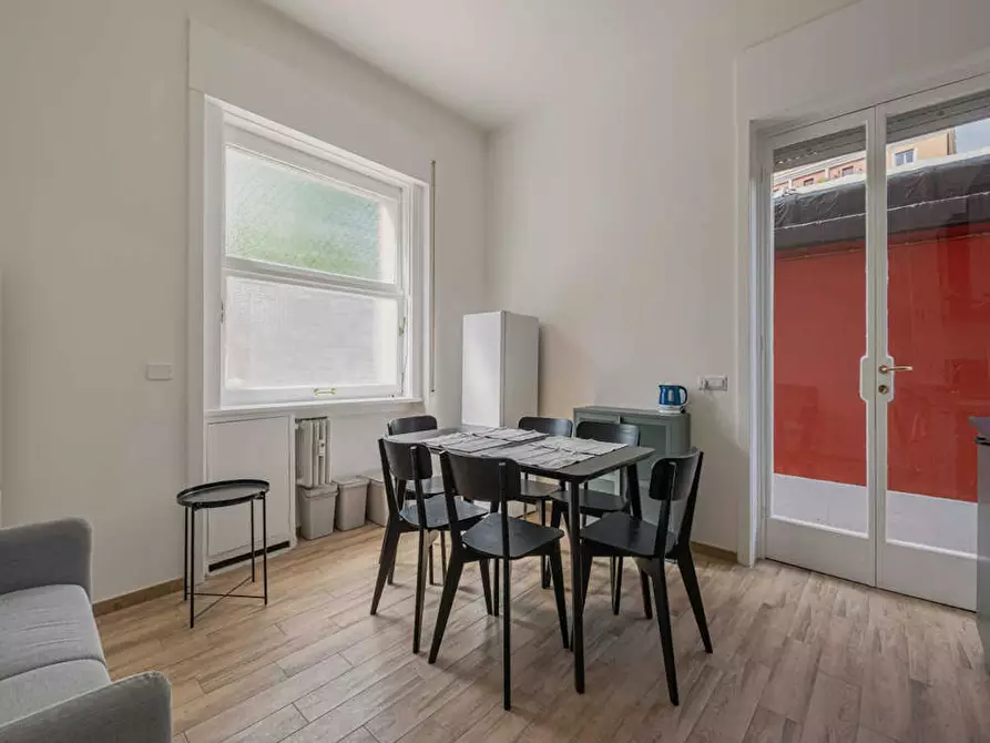 Immagine 5 di Camera in affitto  in Via Gualtiero Castellini a Roma