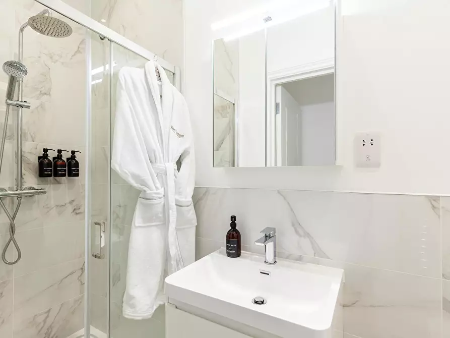 Immagine 4 di Appartamento in affitto  in Fulham Road a Kensington
