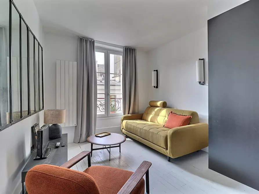 Immagine 1 di Appartamento in affitto  in Rue Tholozé a Paris 18