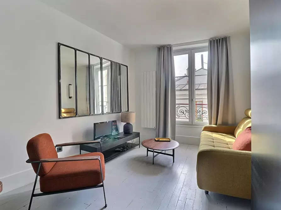 Immagine 5 di Appartamento in affitto  in Rue Tholozé a Paris 18