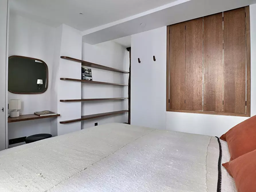 Immagine 10 di Appartamento in affitto  in Rue Tholozé a Paris 18