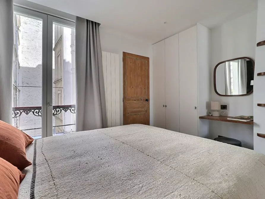 Immagine 9 di Appartamento in affitto  in Rue Tholozé a Paris 18