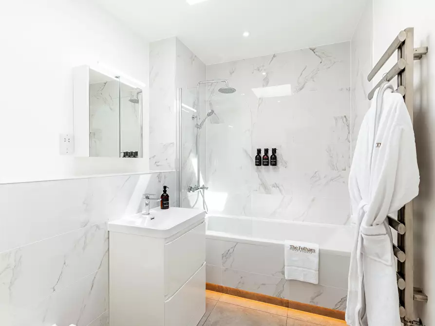 Immagine 4 di Appartamento in affitto  in Fulham Road a Kensington