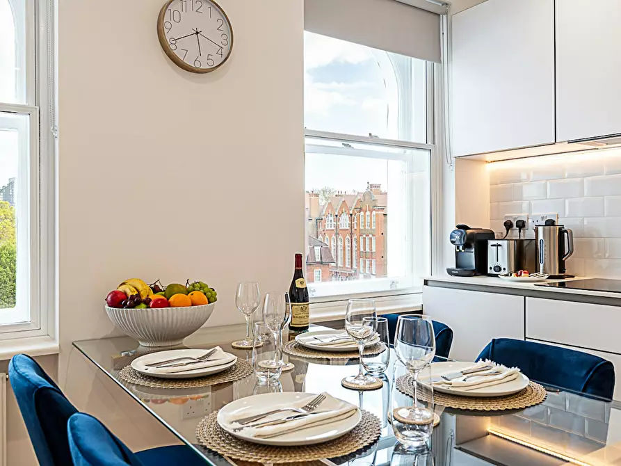 Immagine 6 di Appartamento in affitto  in Fulham Road a Kensington
