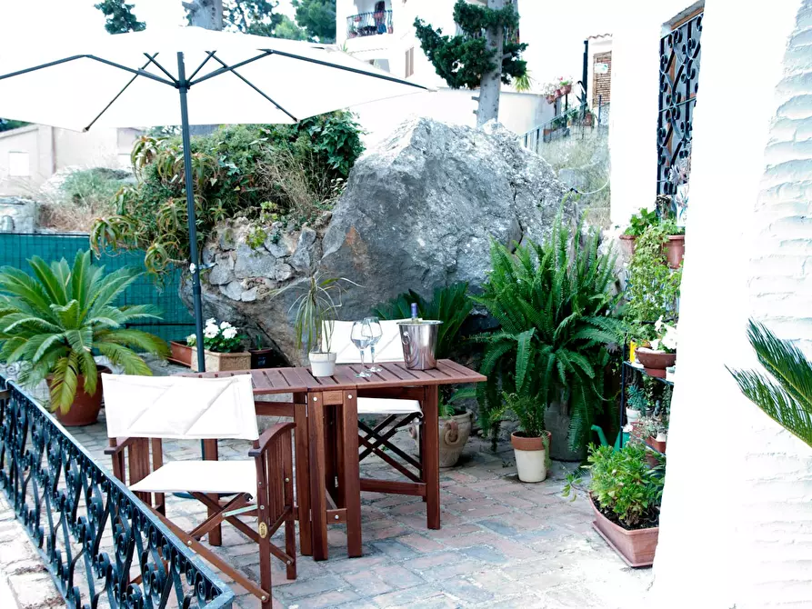Immagine 1 di Casa indipendente in affitto  in Via Lopez de Vega a Palermo