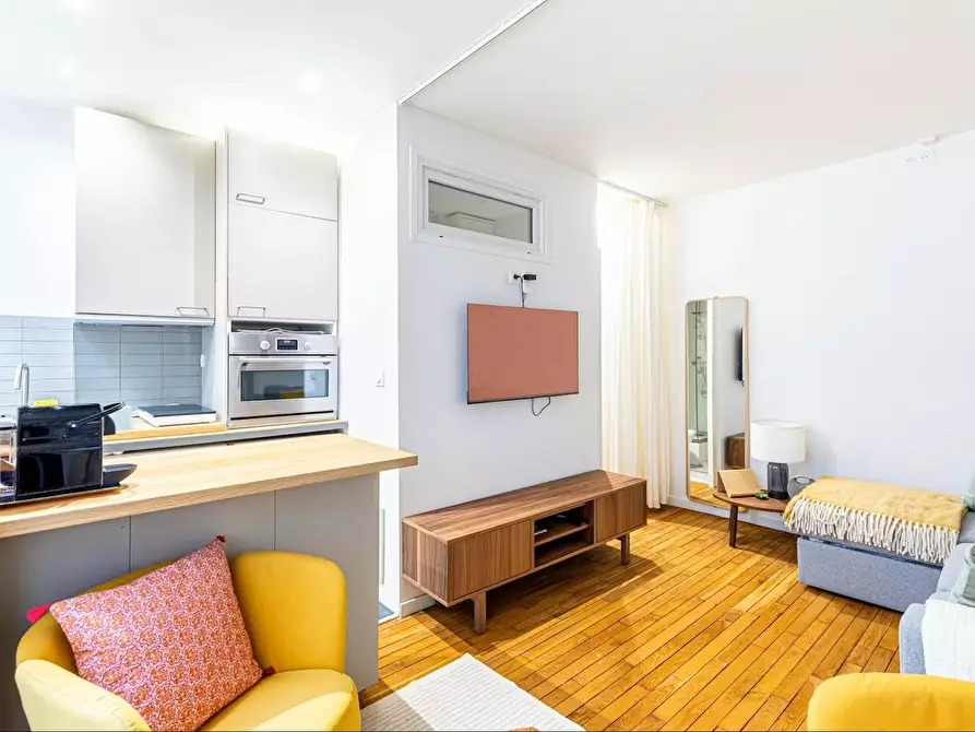 Immagine 1 di Appartamento in affitto  in Rue Dulong a Paris 17