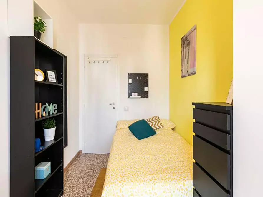 Immagine 1 di Camera in affitto  in Via della Capinera a Milano