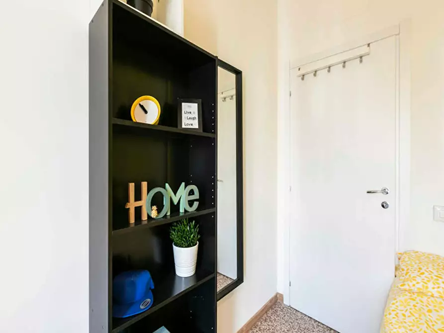 Immagine 5 di Camera in affitto  in Via della Capinera a Milano