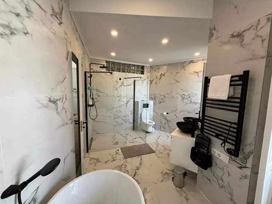 Immagine 10 di Appartamento in affitto  in Carrer de Cadis a Valencia